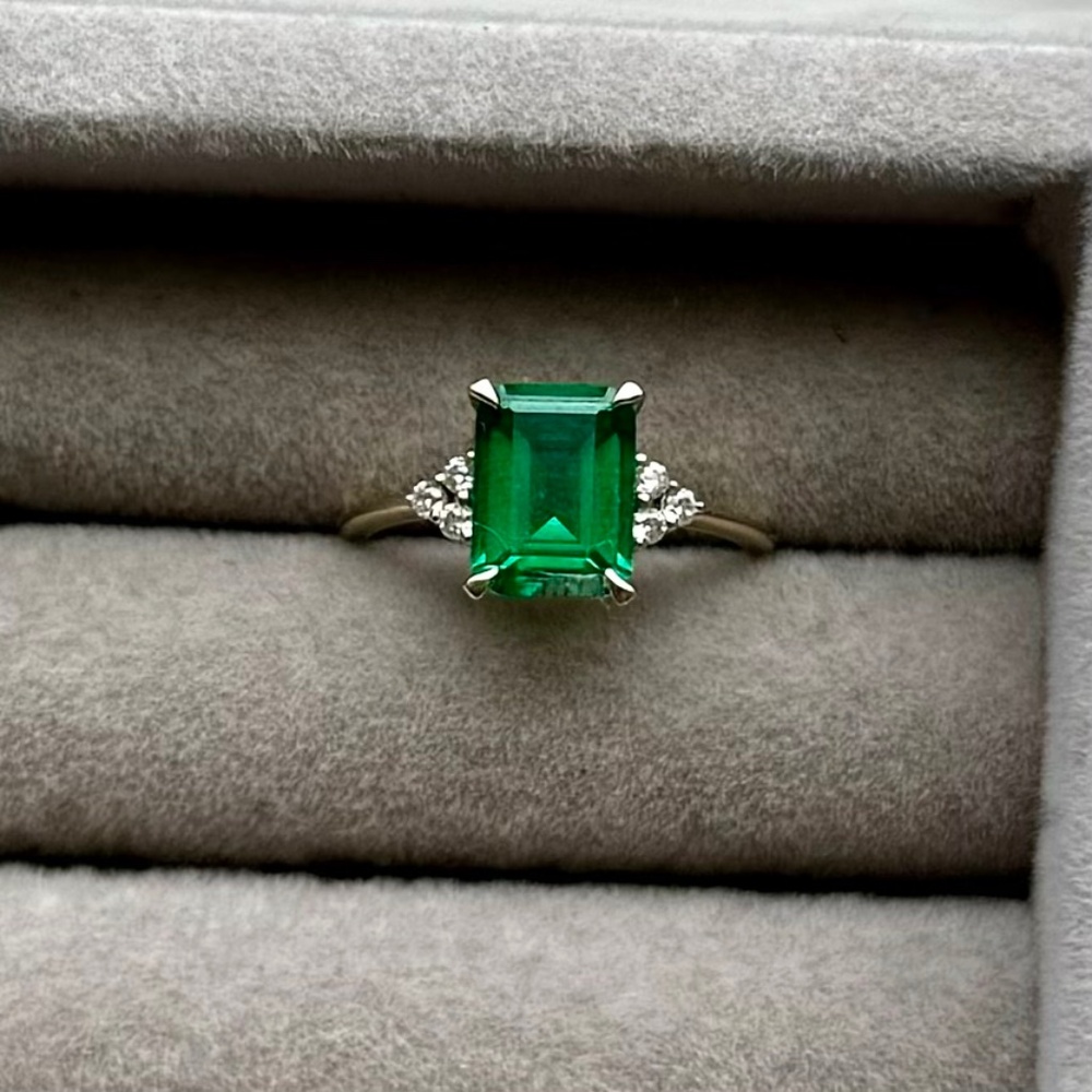 18K Gold Emerald Ring